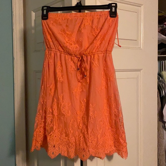 AERO Strapless Tube Dress - Picture 2 of 3